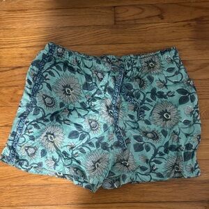 CLARA the Label Floral Green Women's Shorts